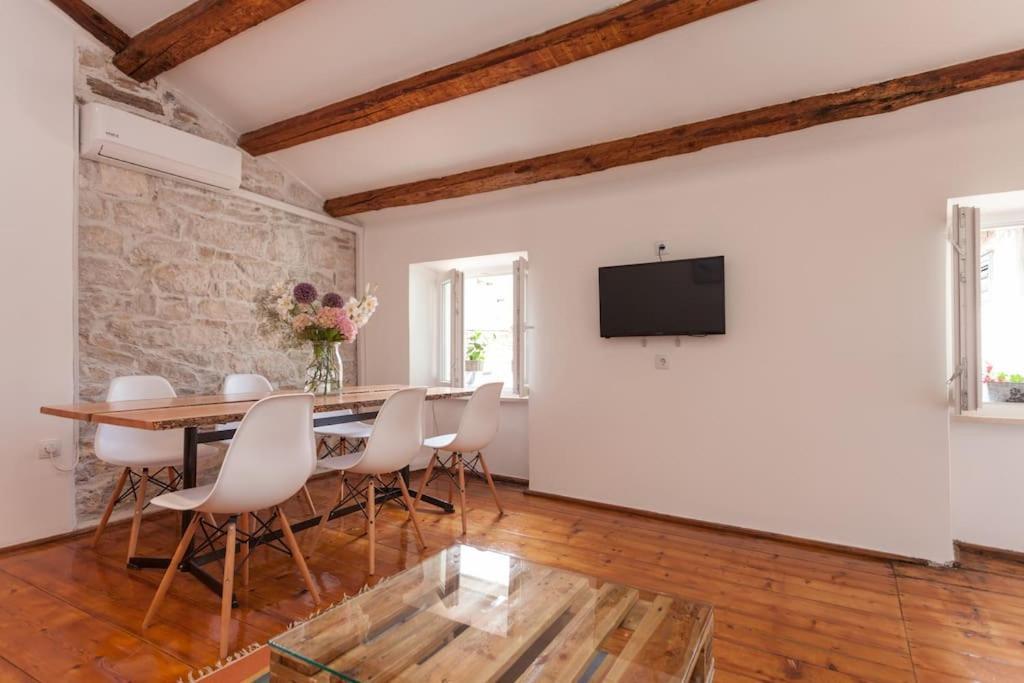 Vintage Apartment Rovinj Old Town Buitenkant foto