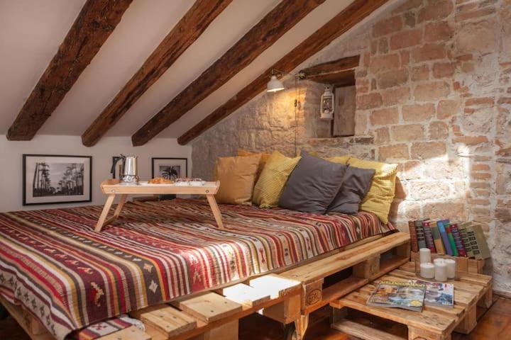 Vintage Apartment Rovinj Old Town Buitenkant foto