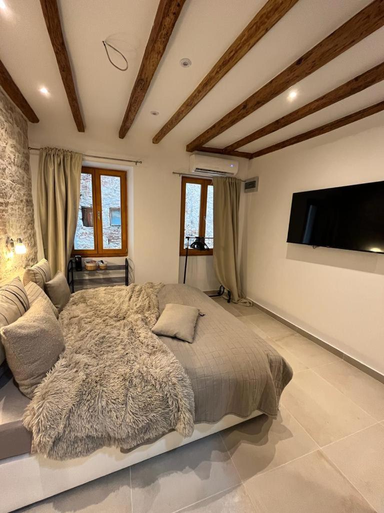 Vintage Apartment Rovinj Old Town Buitenkant foto